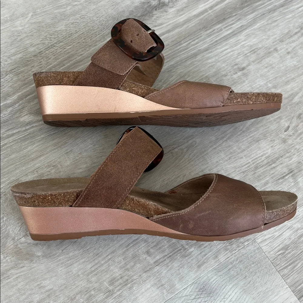 Naot Kingdom Wedge Sandal Shoes Nubuck Leather Metallic Comfort Support Women 40